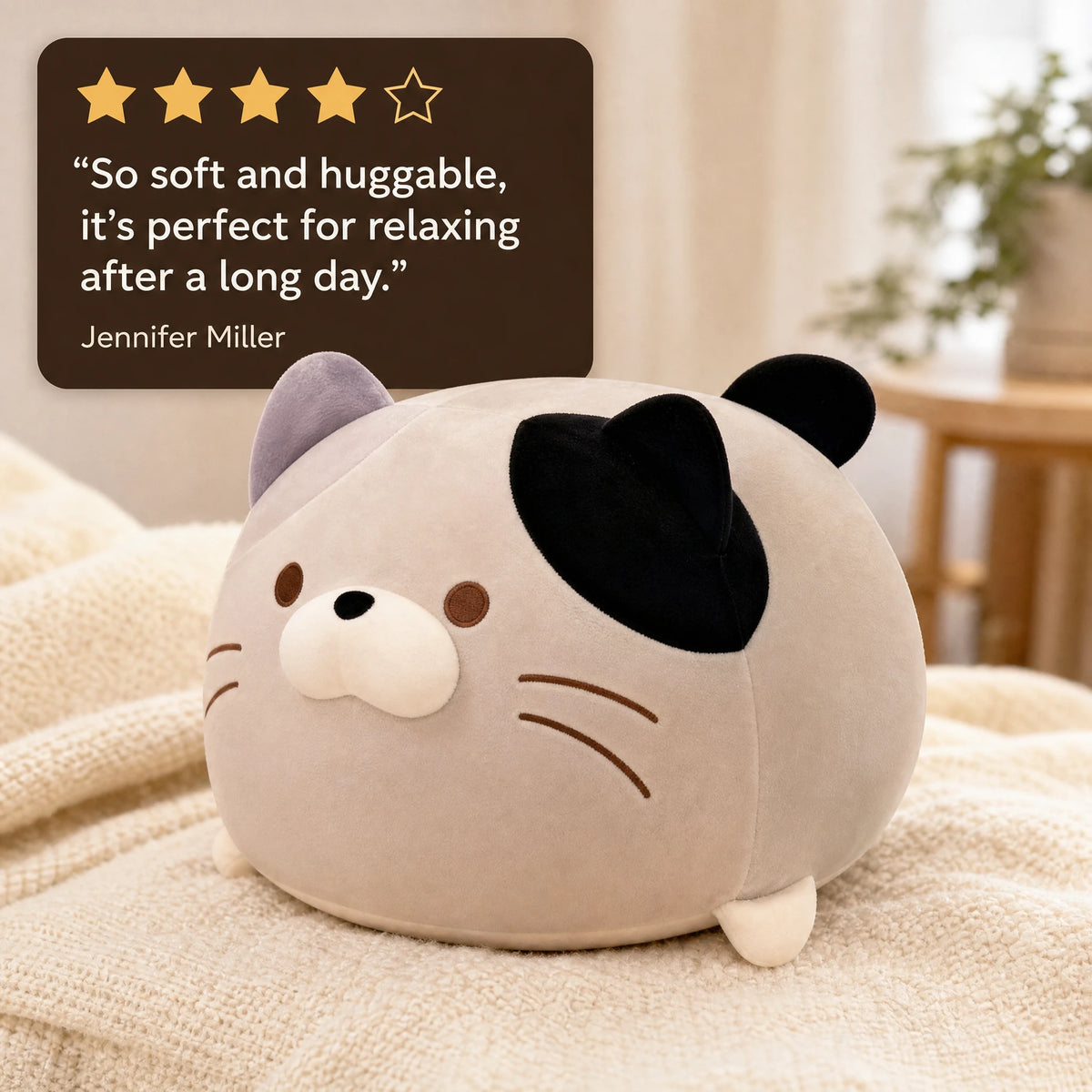 Cat Plush Pillow with Rounded Shape and Embroidered Details - Image témoignage