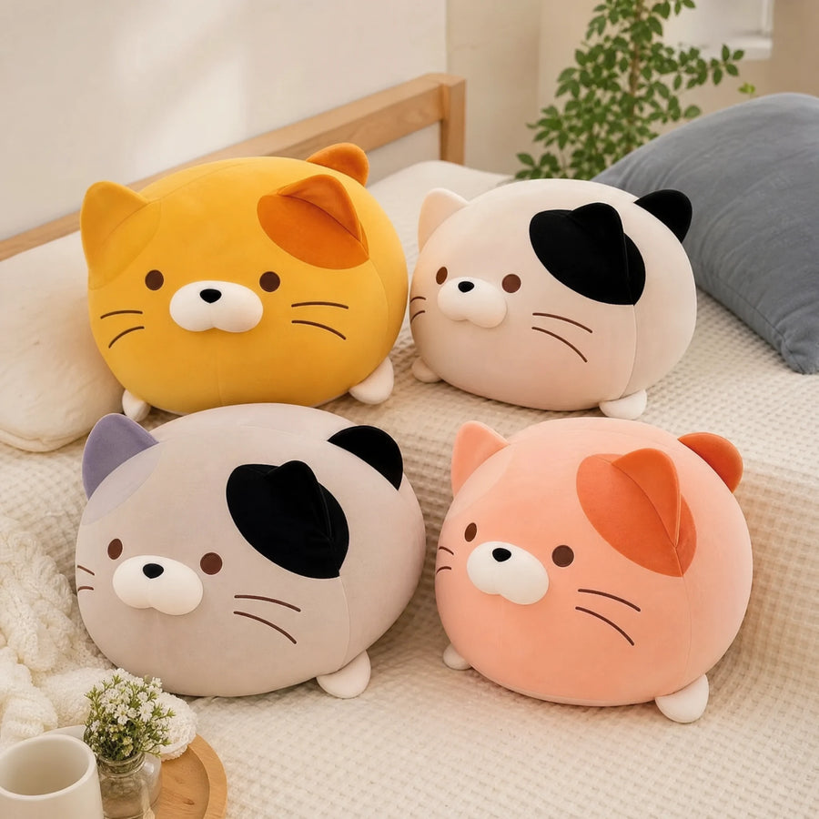 Cat Plush Pillow with Rounded Shape and Embroidered Details - Utilisation du produit