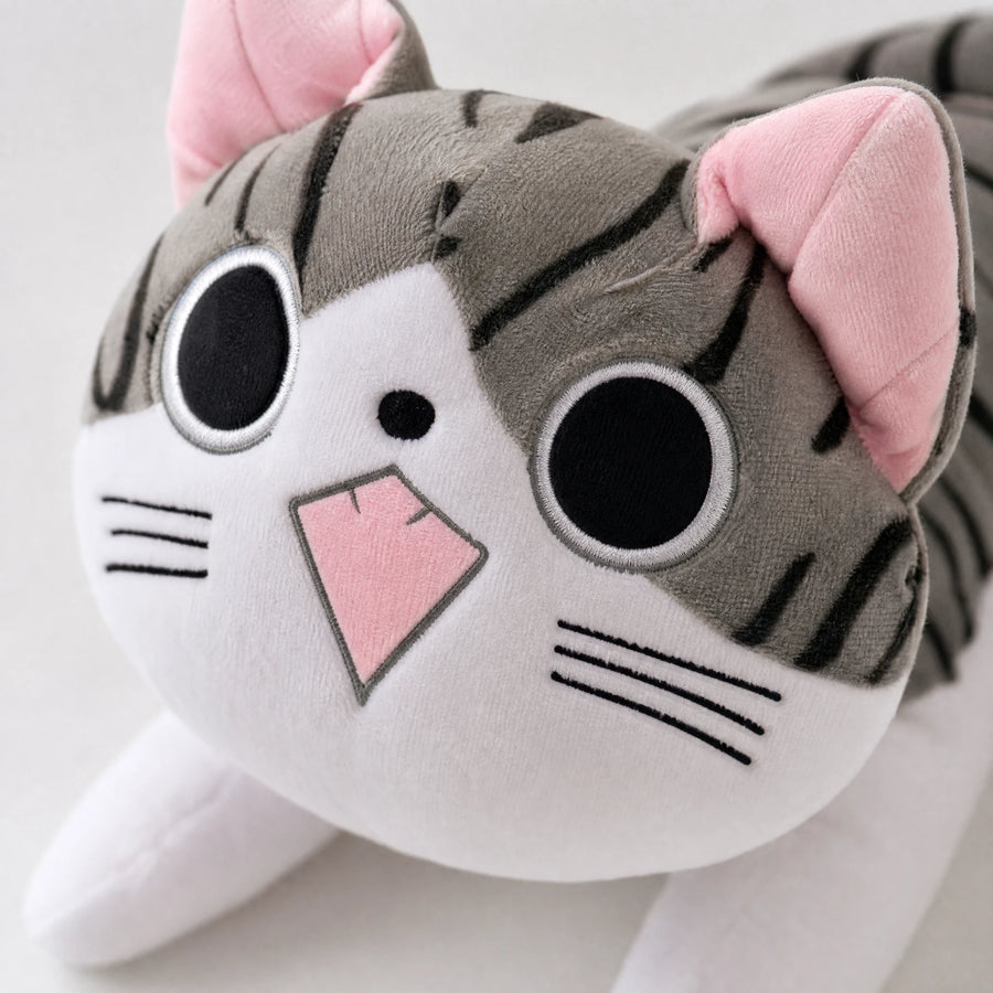Cat Plush Pillow with Striped Design and Pink Details - Détail matière