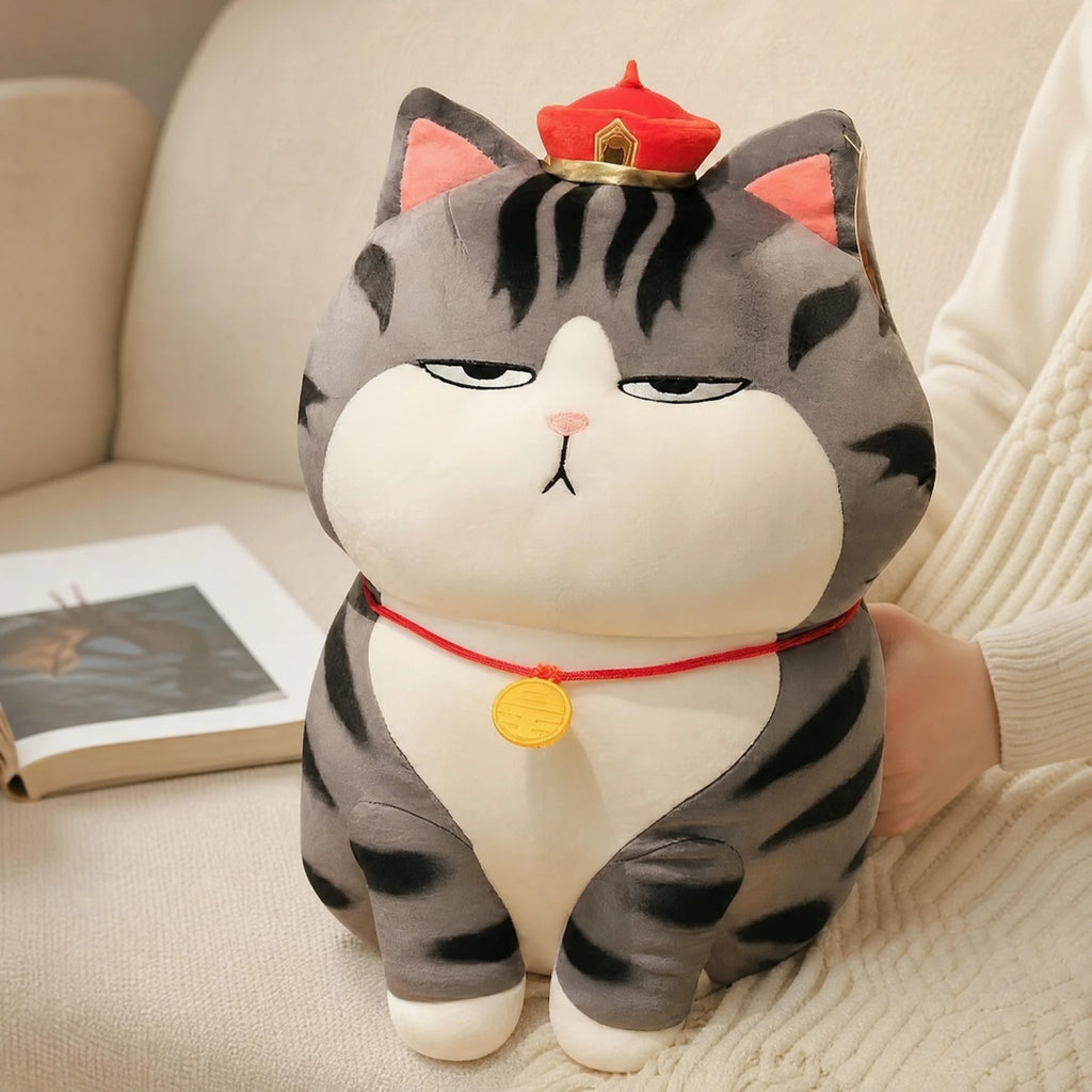 Cat Plush Toy with Imperial Crown and Gray Stripes - Utilisation du produit