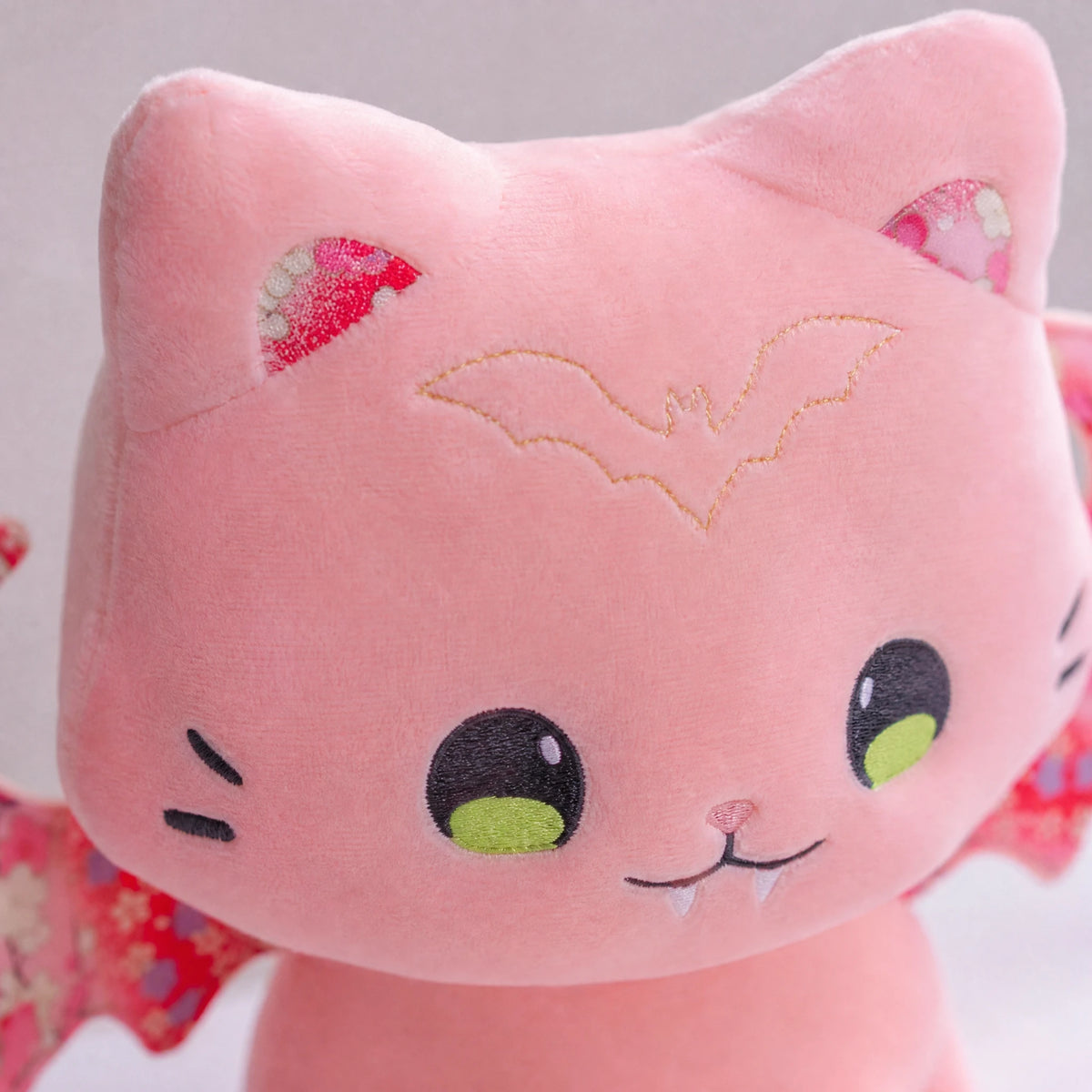 Cat Plush with Wings - Kawaii Design with Glitter Wings - Détail matière