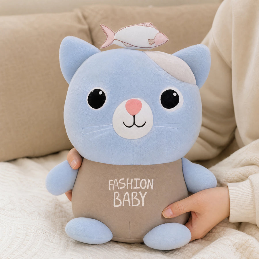 Cat Stuffed Animal with Fish Detail and Fashion Baby Print - Utilisation du produit