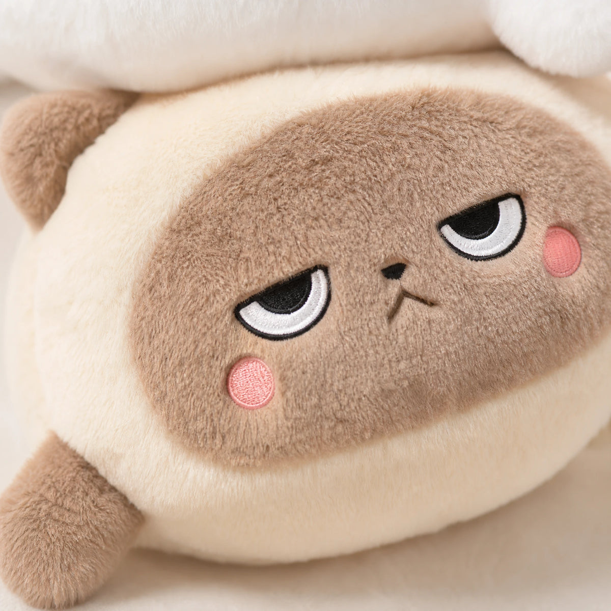 Cat Stuffed Animal with Fishtail Design and Mood Faces - Détail matière