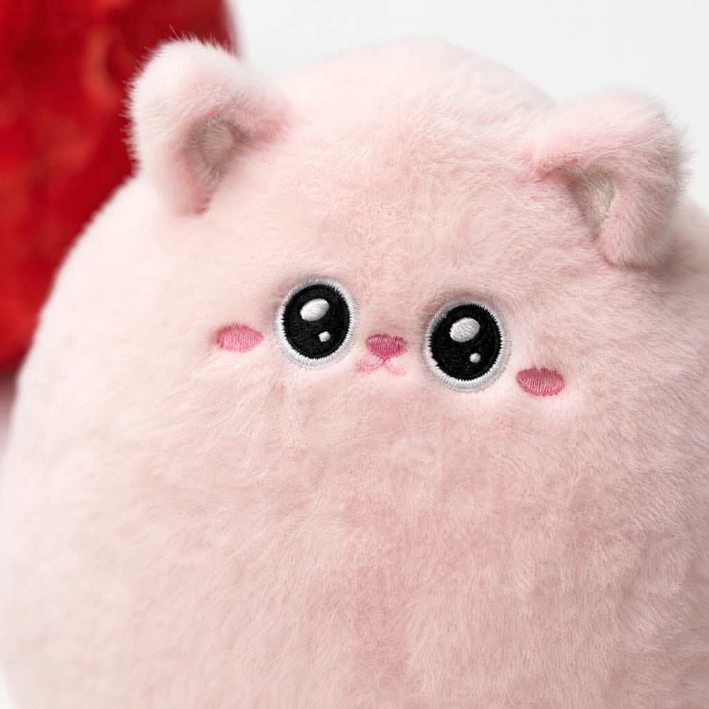 Chubby Cat Plush with Wings and Rounded Body - Détail matière