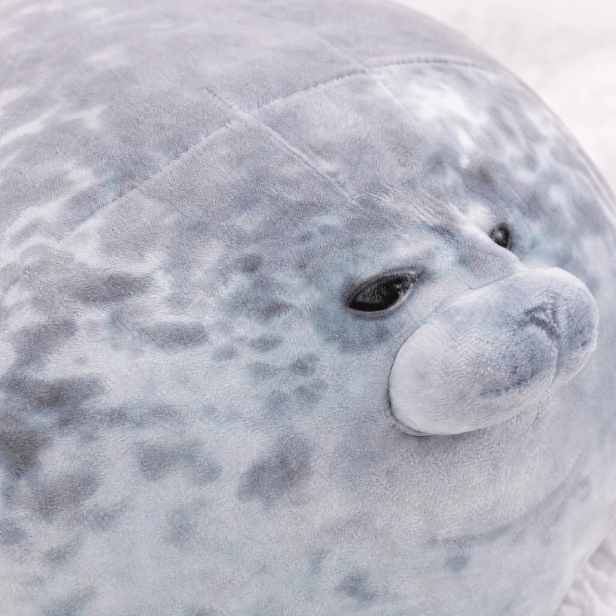 Chubby Seal Plush with Realistic Spotted Pattern - Détail matière