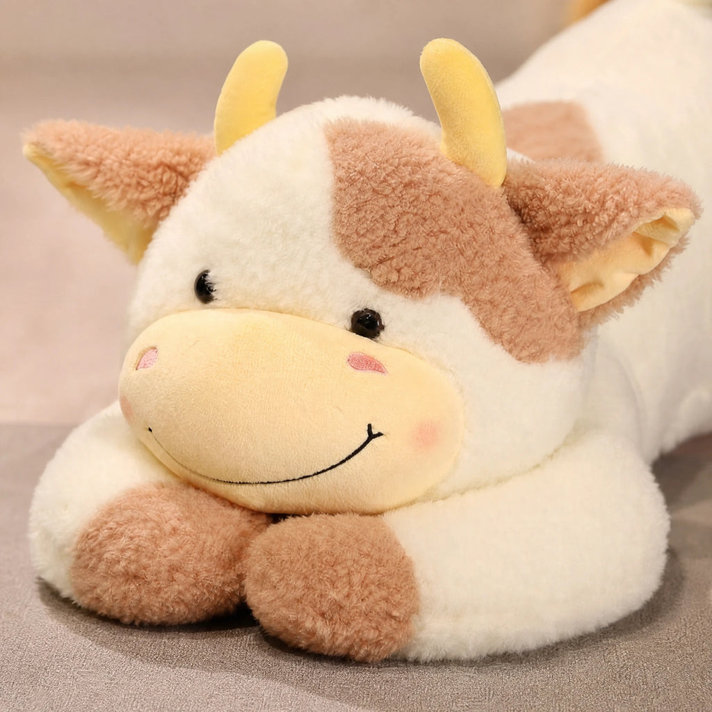 Cow Plush Pillow with Soft Fluffy Texture in Lying Position - Détail matière