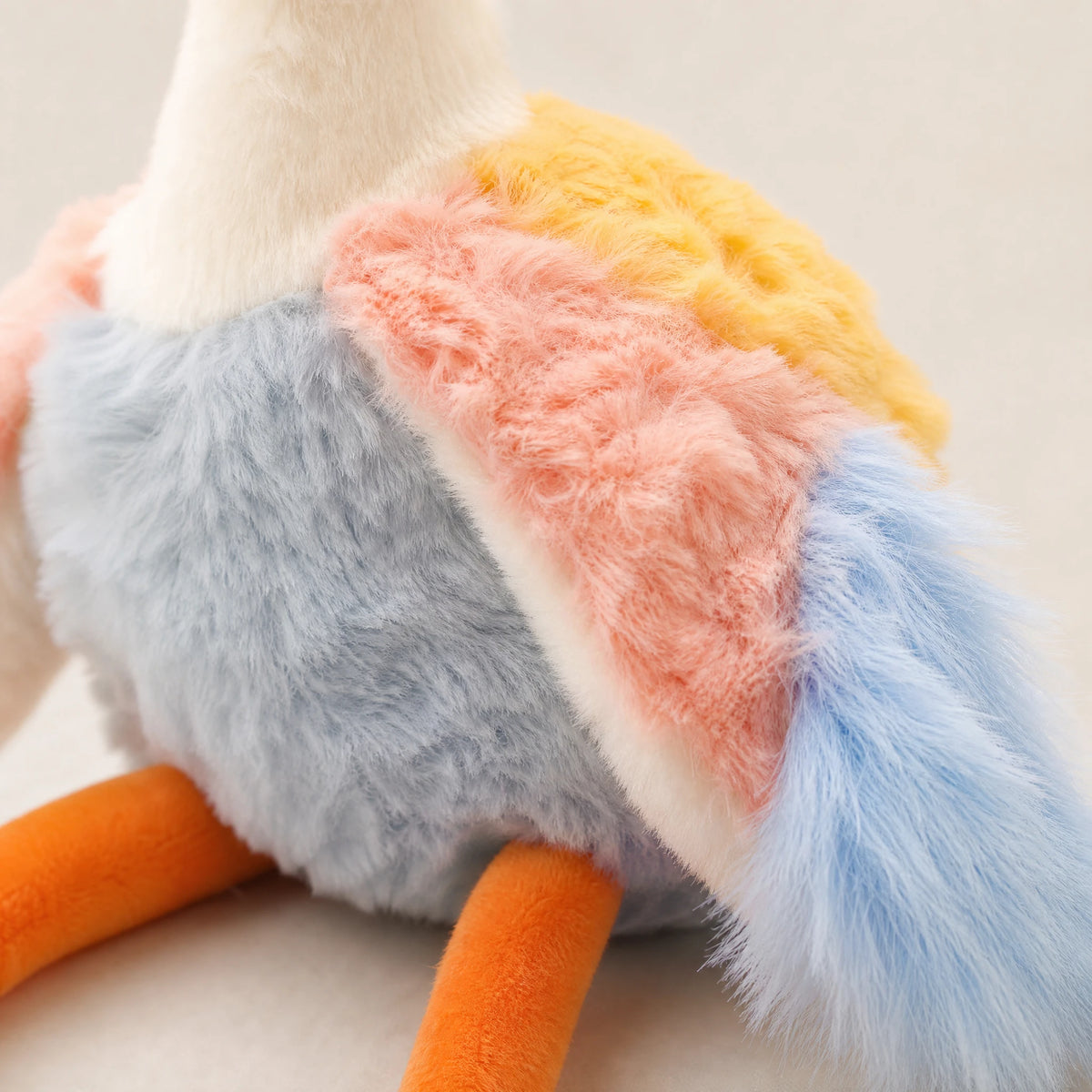Crane Plush Toy with Long Legs and Fluffy Pastel Wings - Détail matière