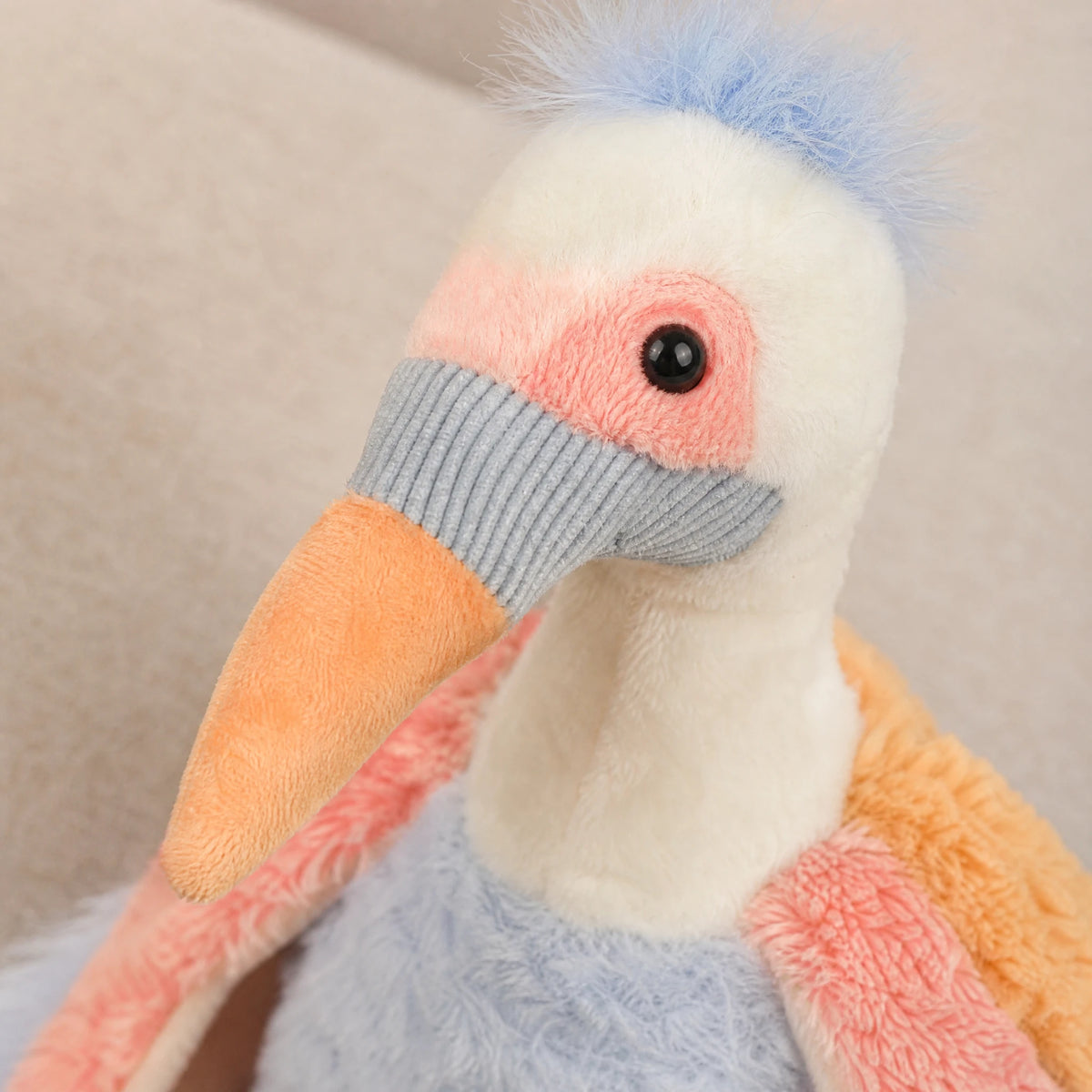 Crane Plush with Long Legs and Pastel Wings - Détail matière