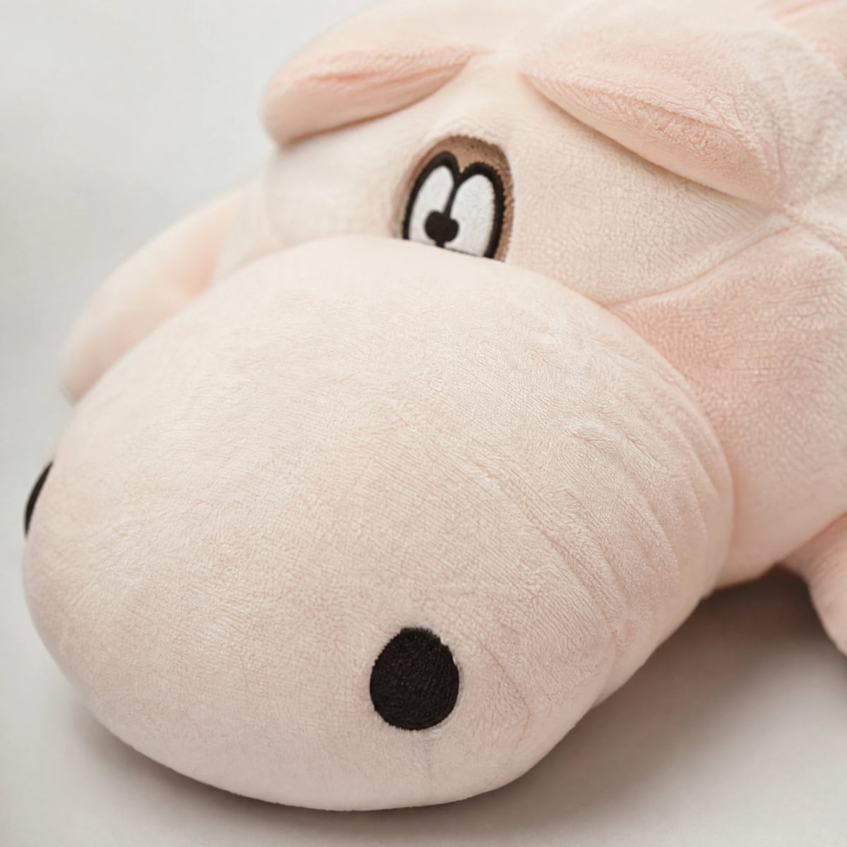 Crocodile Plush in Soft Pink with Oversized Body - Détail matière