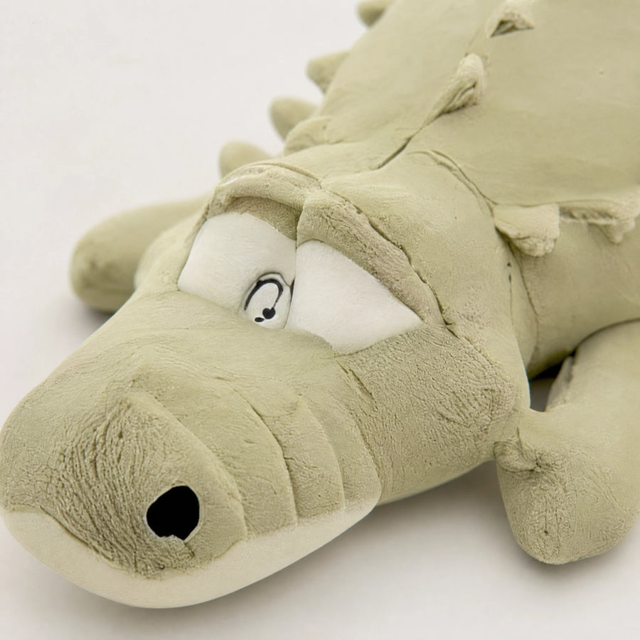 Crocodile Plush Pillow with Soft Spikes and Large Size - Détail matière