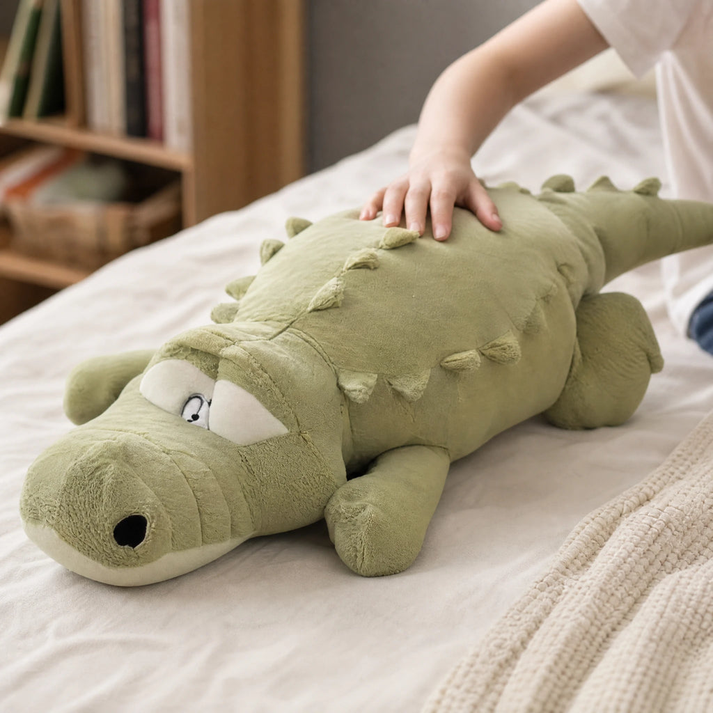 Crocodile Plush Pillow with Soft Spikes and Large Size - Utilisation du produit