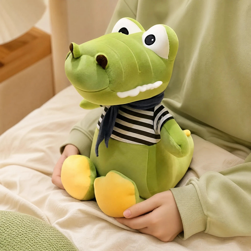 Crocodile Plush with Striped Shirt and Scarf - Utilisation du produit