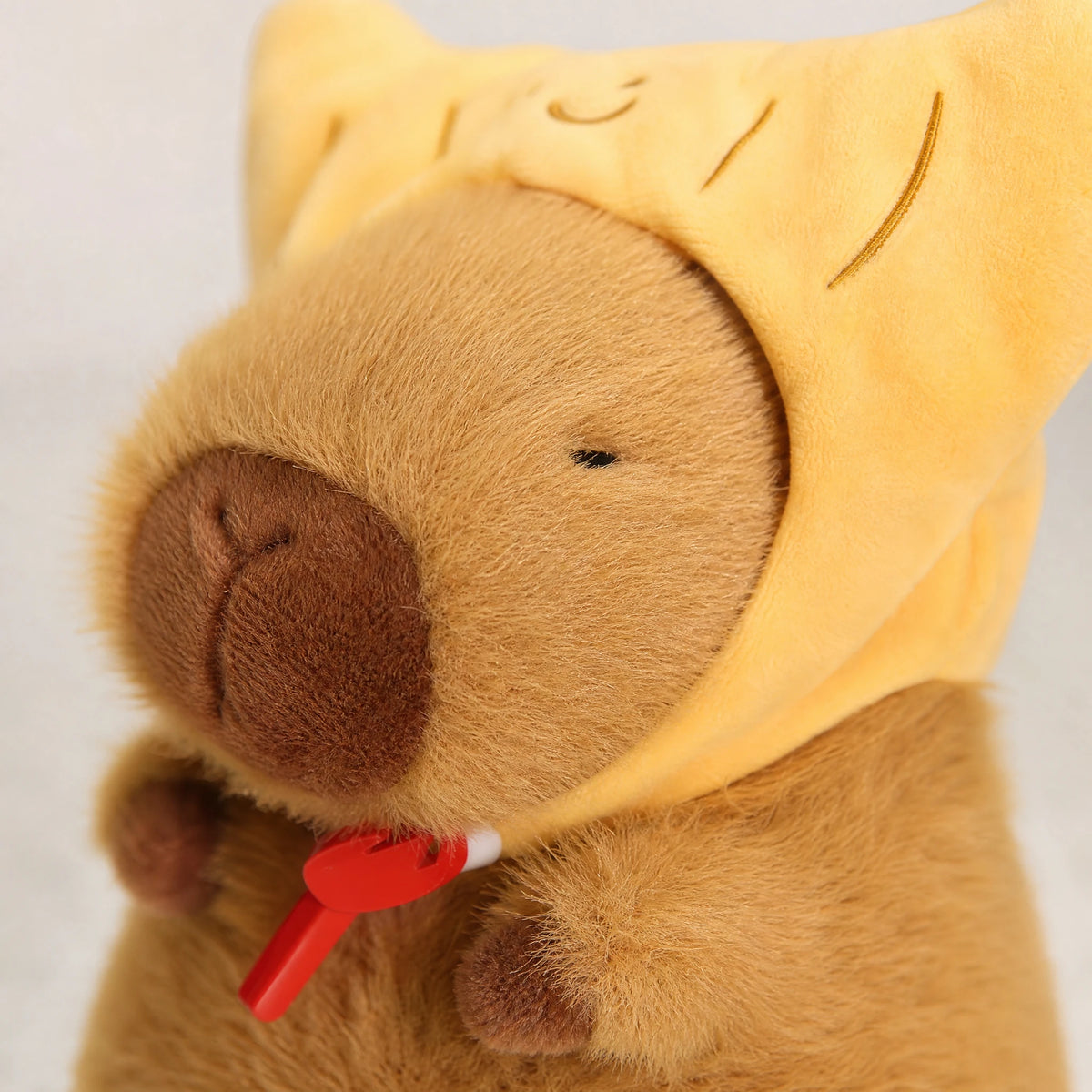 Croissant Capybara Plush with Removable Pastry Hood - Détail matière
