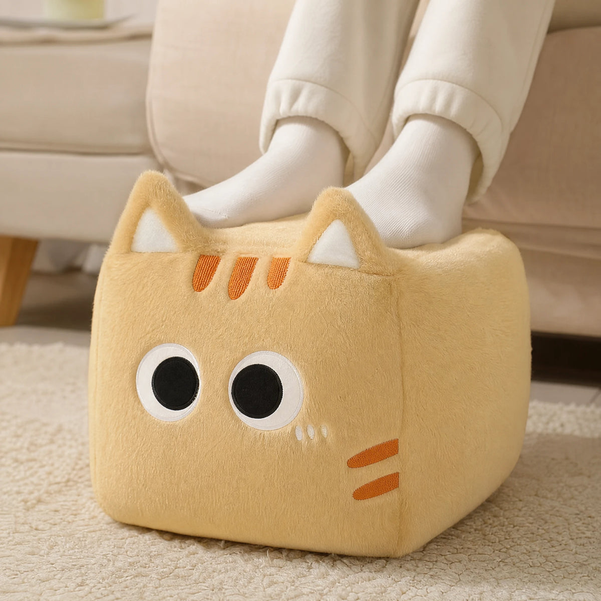 Cube Cat Plush with Soft Fluffy Fur and Big Eyes - Utilisation du produit