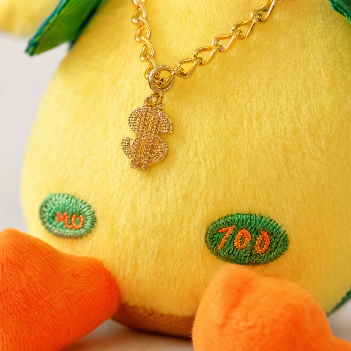 Dancing Duck Plush with Hat and Sunglasses - Détail matière