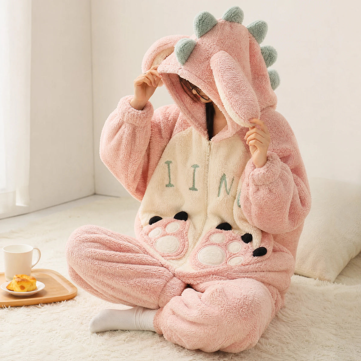 Dinosaur Onesie Pajamas with Hood and Paw Prints - Utilisation du produit