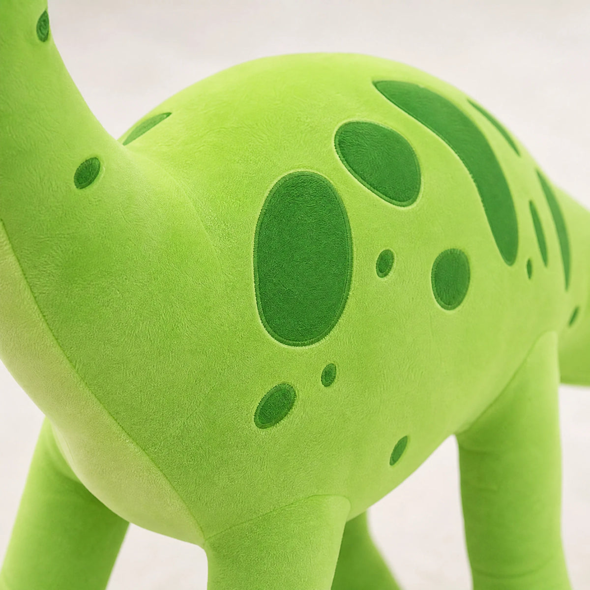Dinosaur Plush – Long-Necked Brontosaurus in Green - Détail matière