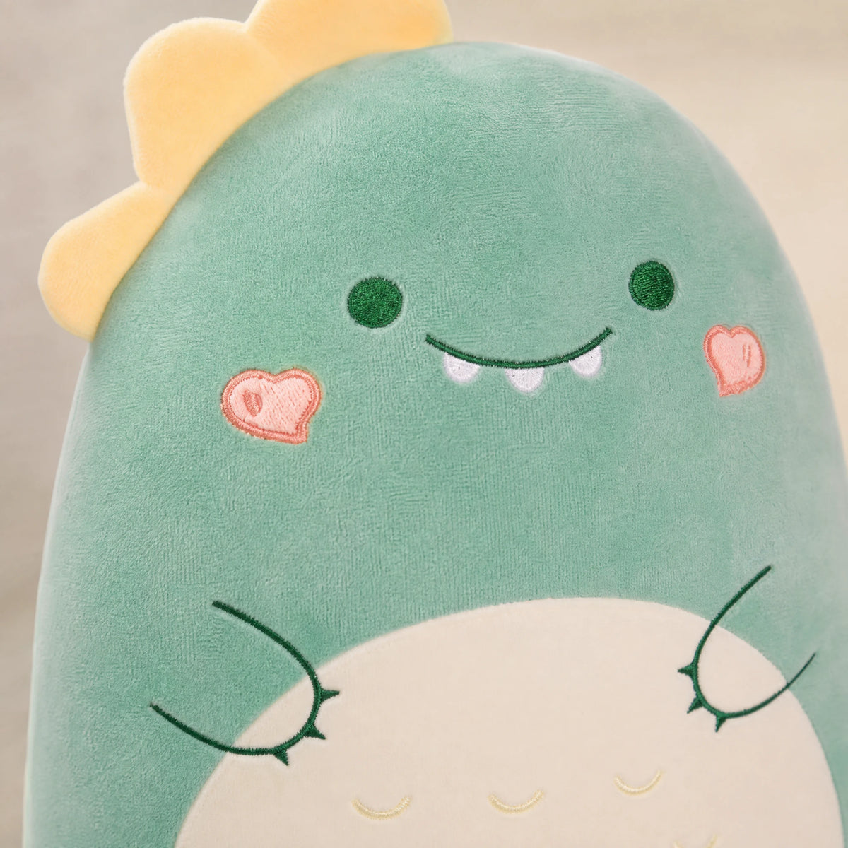 Dinosaur Plush Pillow – Soft Cuddly Buddy with Chubby Design - Détail matière