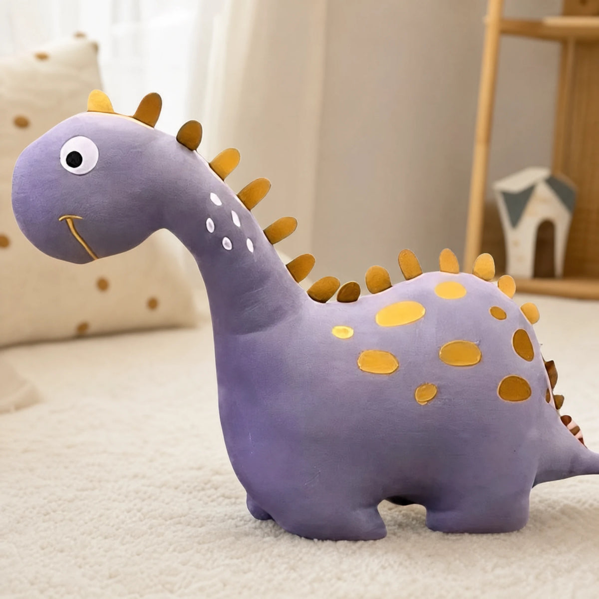 Dinosaur Plush Toy, Purple with Golden Spikes and Spots - Utilisation du produit