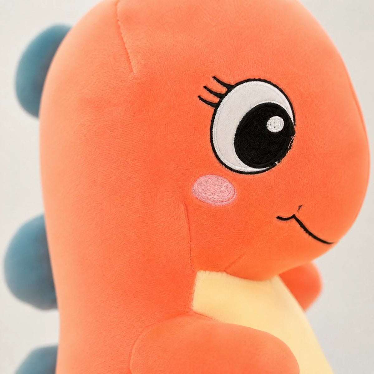 Dinosaur Plush Toy with Spikes and Embroidered Smile - Détail matière