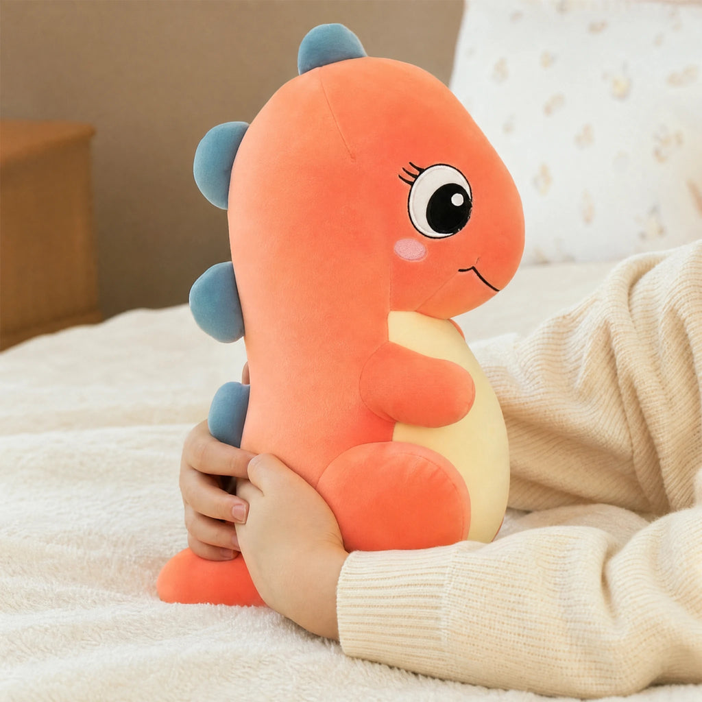 Dinosaur Plush Toy with Spikes and Embroidered Smile - Utilisation du produit