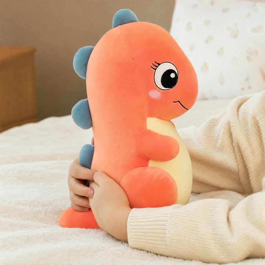 Dinosaur Plush Toy with Spikes and Embroidered Smile - Utilisation du produit