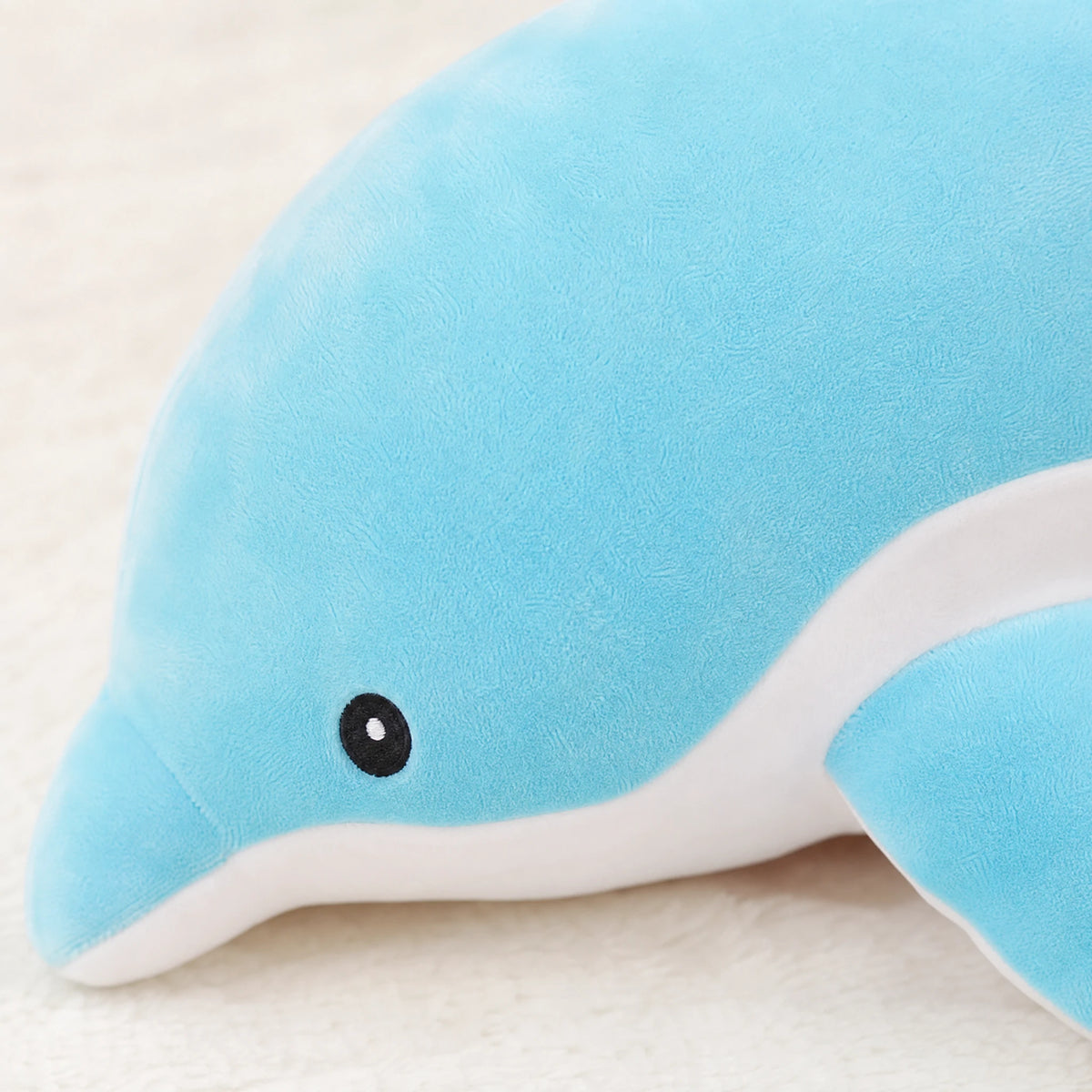 Dolphin Plush Toy in Soft Blue and Pink Colors - Détail matière