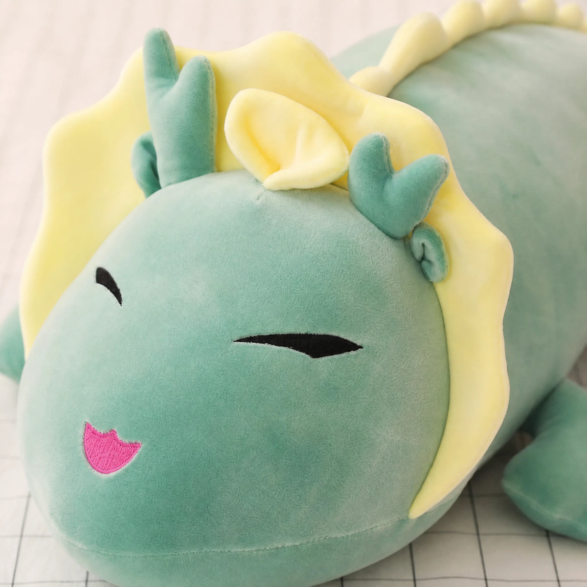 Dragon Plush Toy in Soft Mint Green with Yellow Mane - Détail matière