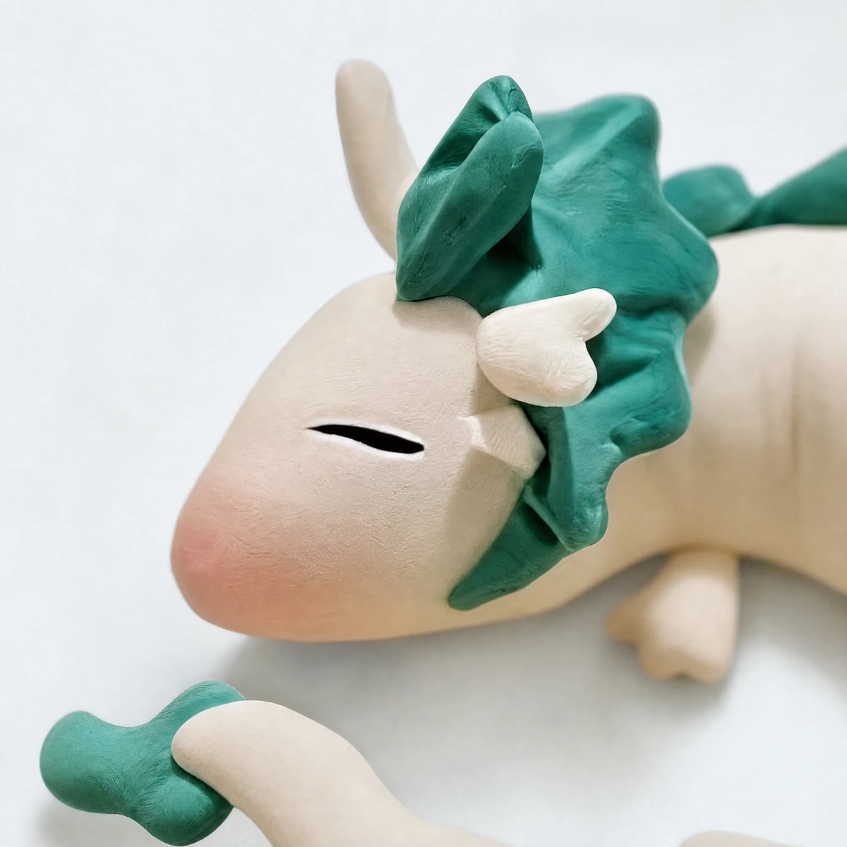 Dragon Plush Toy with Green Spines and Soft Cotton Body - Détail matière