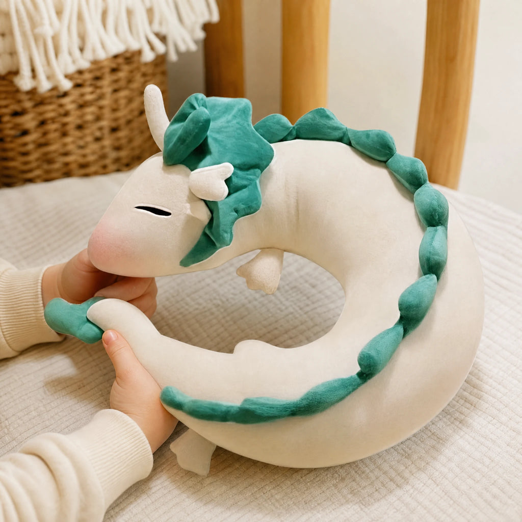 Dragon Plush Toy with Green Spines and Soft Cotton Body - Utilisation du produit