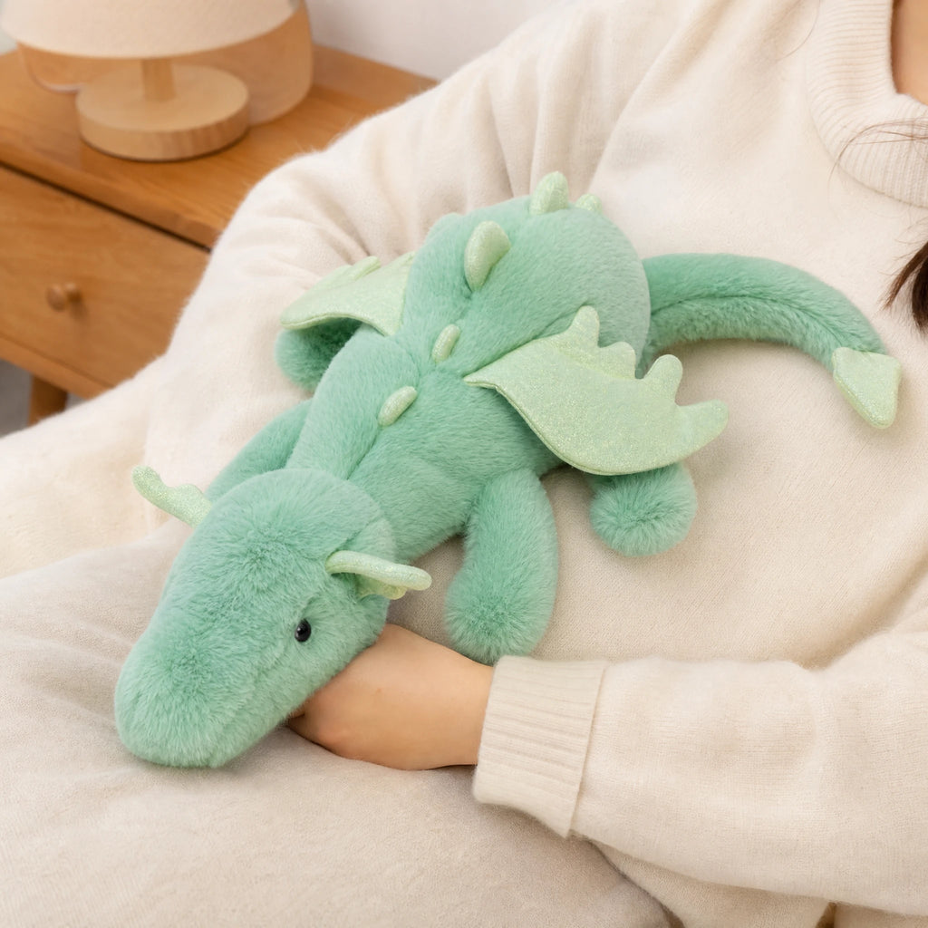 Dragon Plush Toy with Wings and Spikes, Soft Cuddly Design - Utilisation du produit