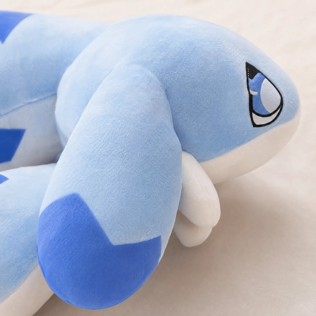 Dragon Plush with Blue Scales, Soft Long Body Design - Détail matière