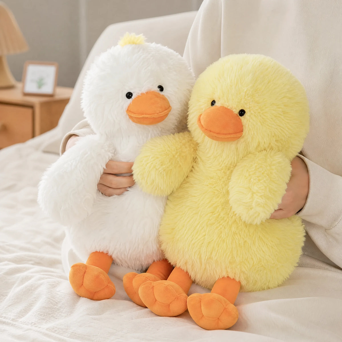 Duck Plush Toy, Chubby Fluffy Duckling in Yellow or White - Utilisation du produit