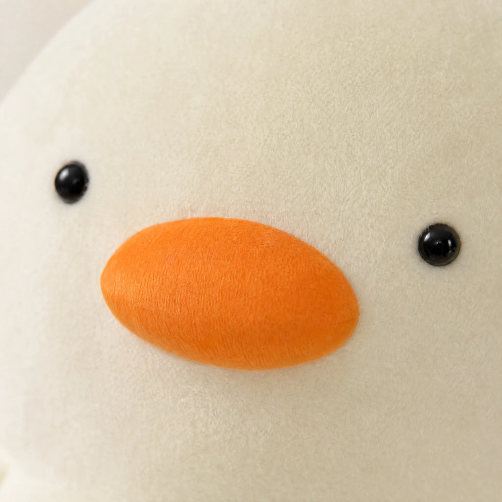 Duck Plush Toy with Round Body and Orange Beak - Détail matière