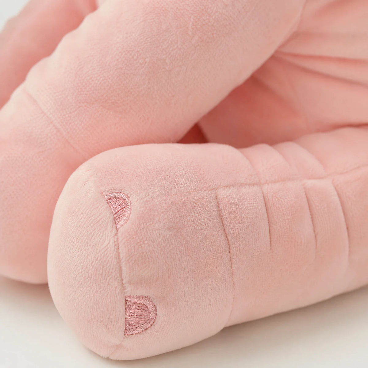 Elephant Pillow Plush in Soft Cotton for Cuddles - Détail matière