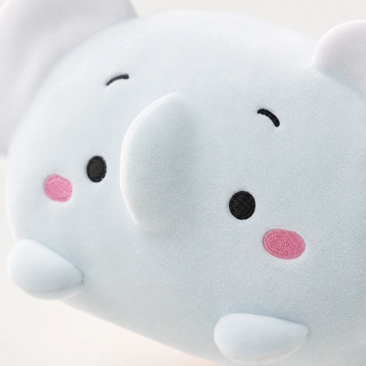 Elephant Pillow Plush – Kawaii Soft Blue Cushion - Détail matière
