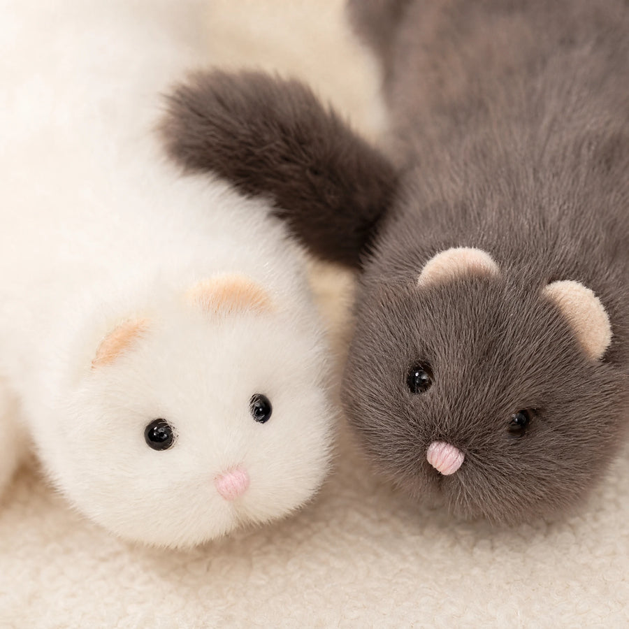 Ferret Plush Toy with Ultra-Soft Fur in White or Gray - Détail matière