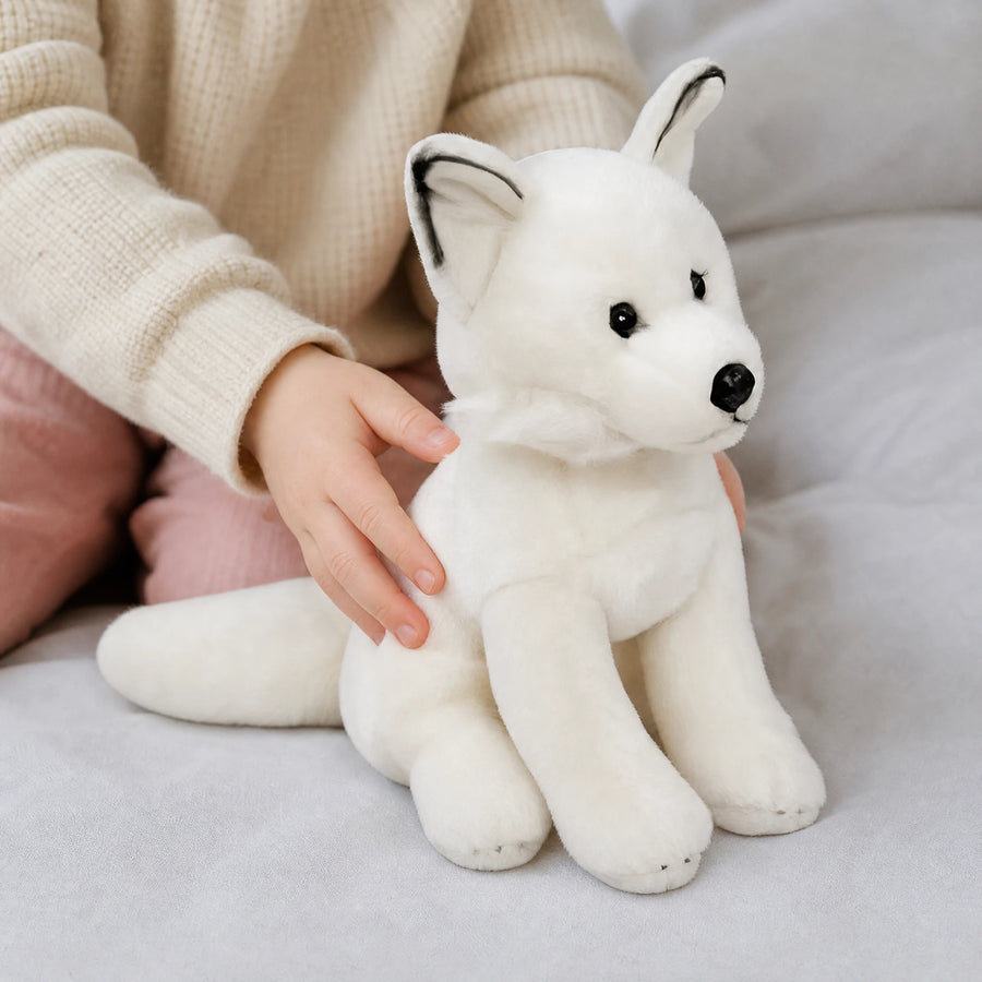 Fox Plush Toy with Soft White Fur and Sitting Pose - Utilisation du produit
