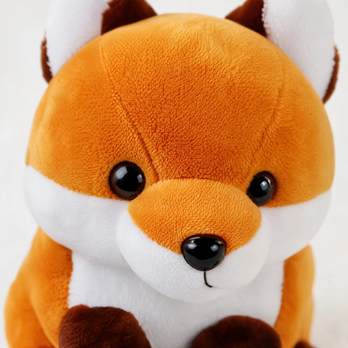 Fox Plush with Orange and White Coloring - Détail matière