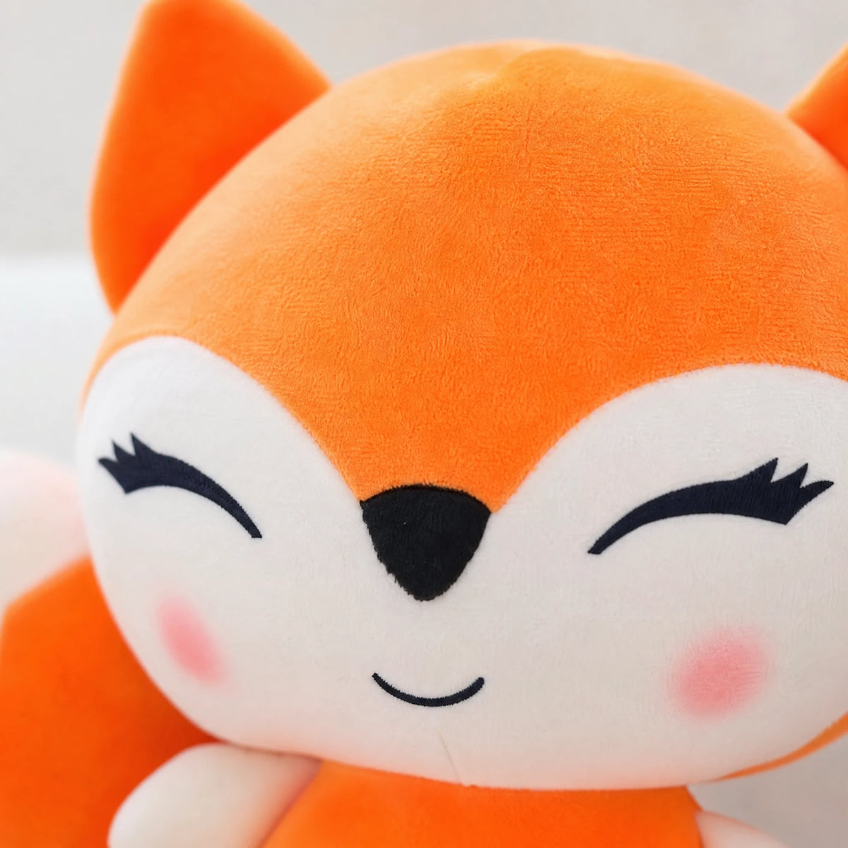 Fox Plush with Soft Fabric and Kawaii Design - Détail matière