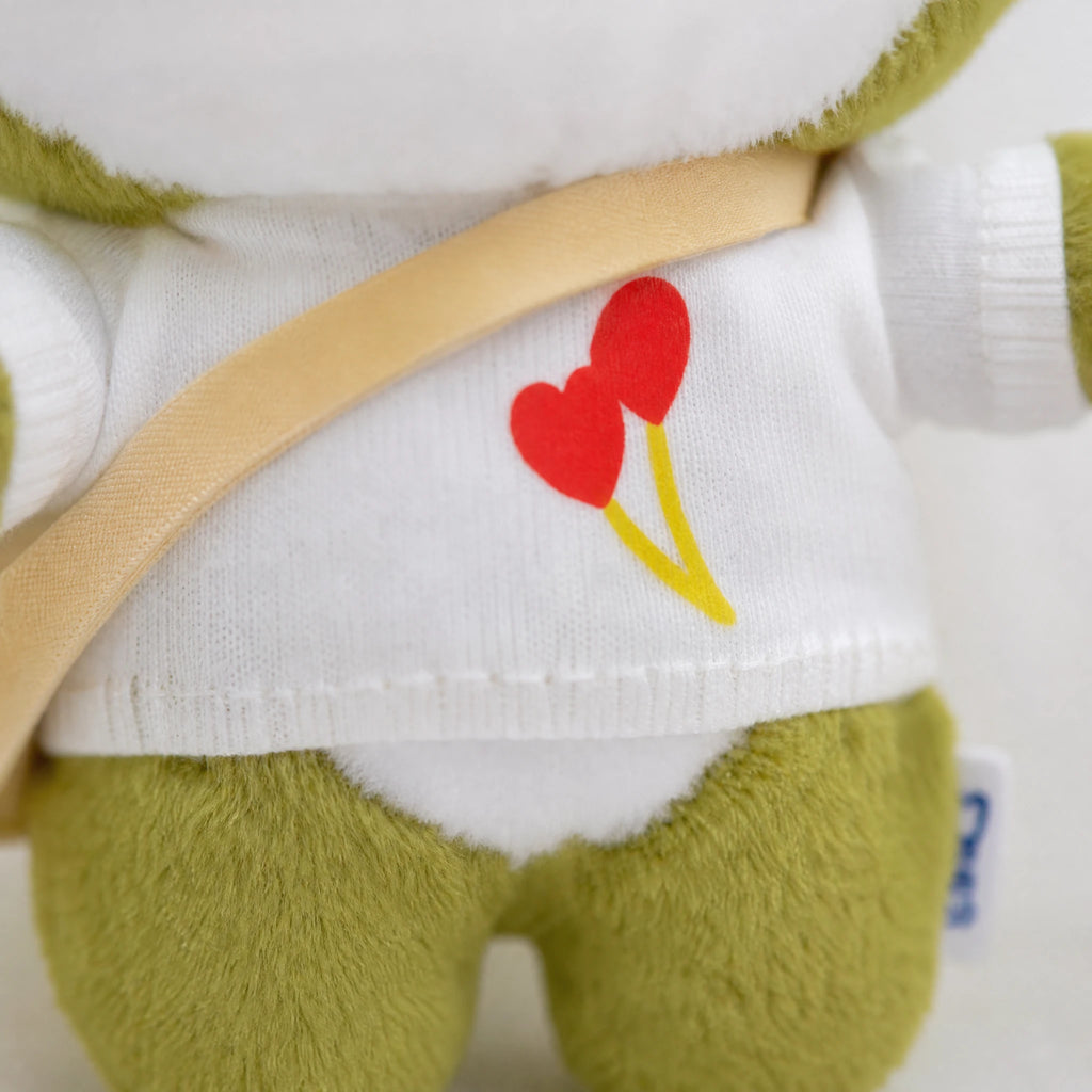 Frog Plush Toy in White T-shirt and Satchel - Détail matière