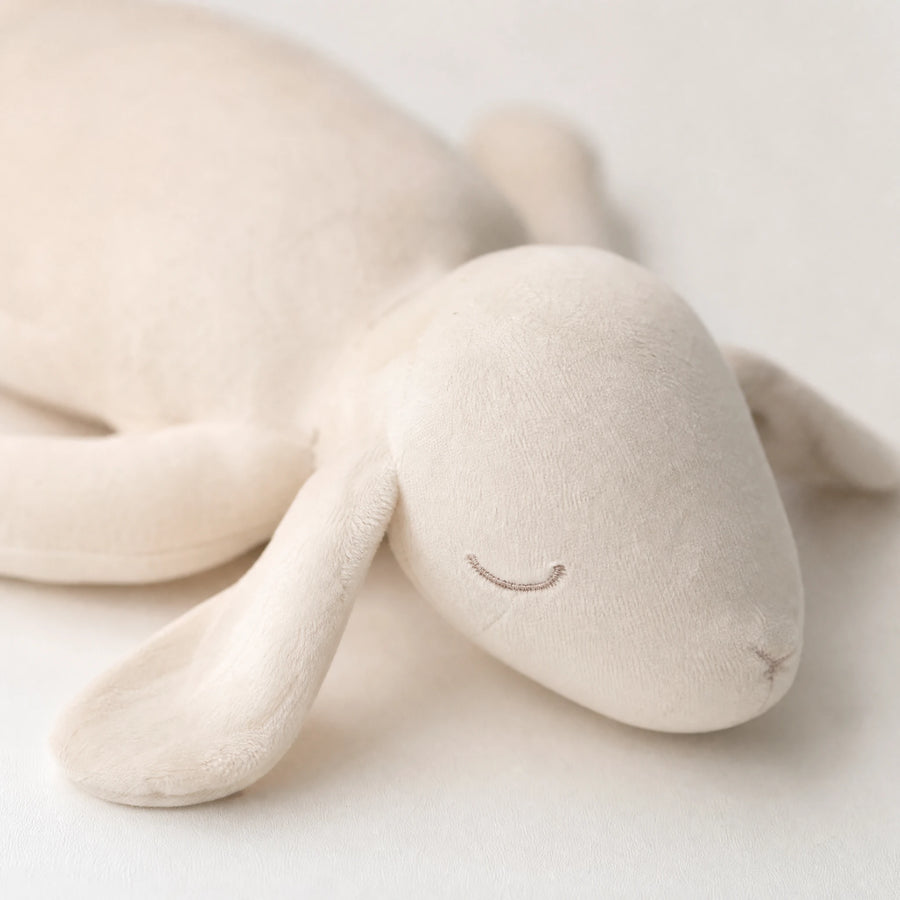 Giant Bunny Plush in Soft White Cotton, 35-Inch Cuddle Toy - Détail matière