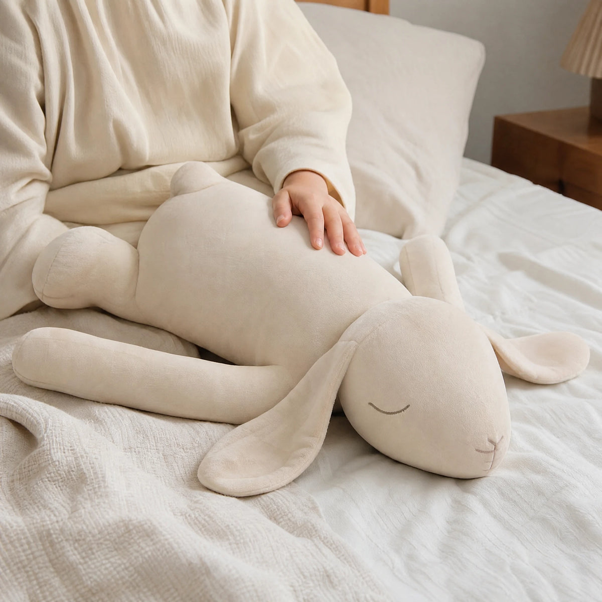 Giant Bunny Plush in Soft White Cotton, 35-Inch Cuddle Toy - Utilisation du produit