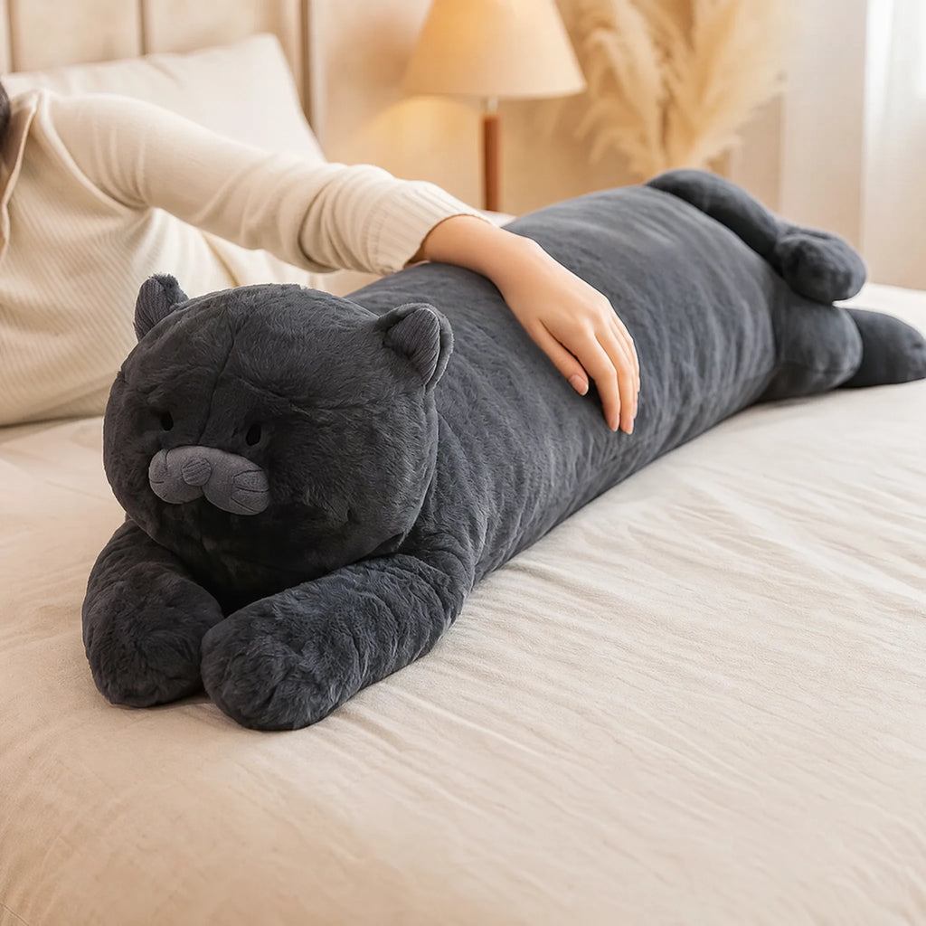 Giant Cat Plush Long Body Pillow in Black - Utilisation du produit