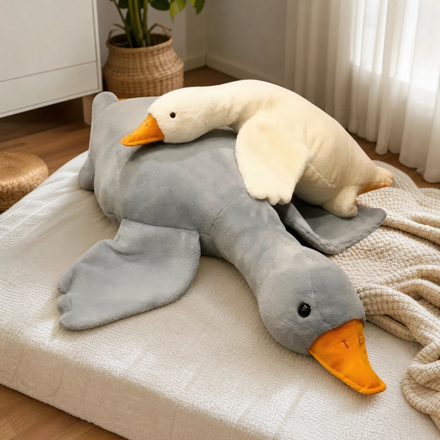Giant Duck Plush with Soft Cotton Fill and Orange Beak - Utilisation du produit