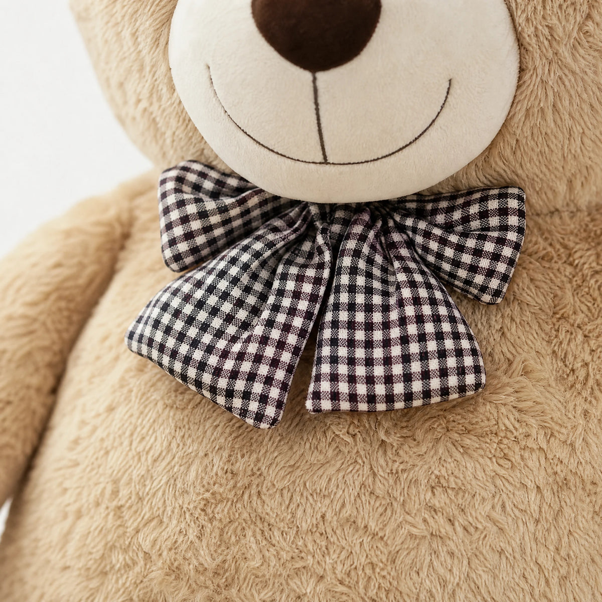 Giant Teddy Bear with Checkered Bow Tie - Détail matière