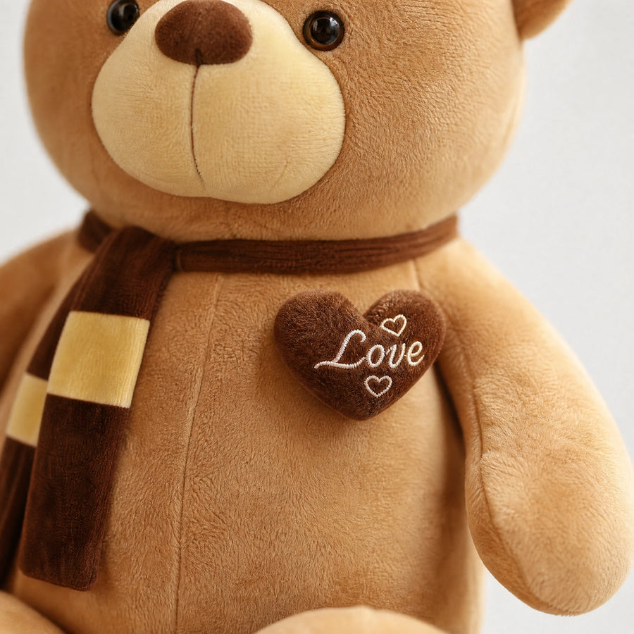 Giant Teddy Bear with Love Heart and Scarf Details - Détail matière
