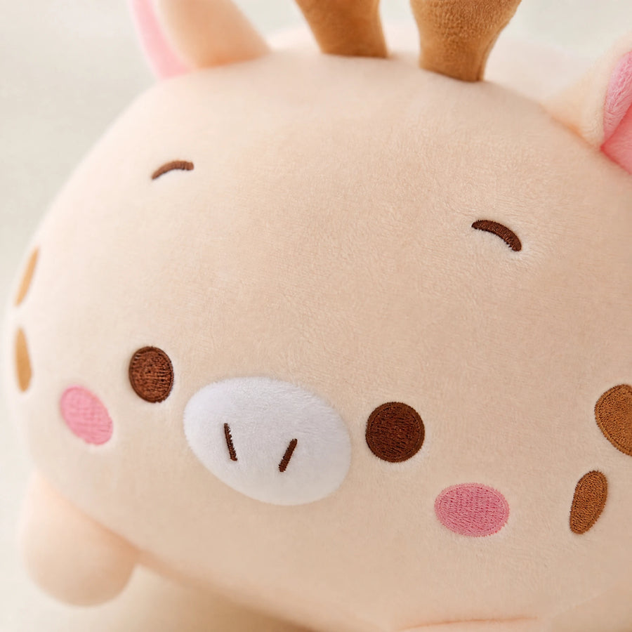Giraffe Plush Pillow with Embroidered Face and Horns - Détail matière