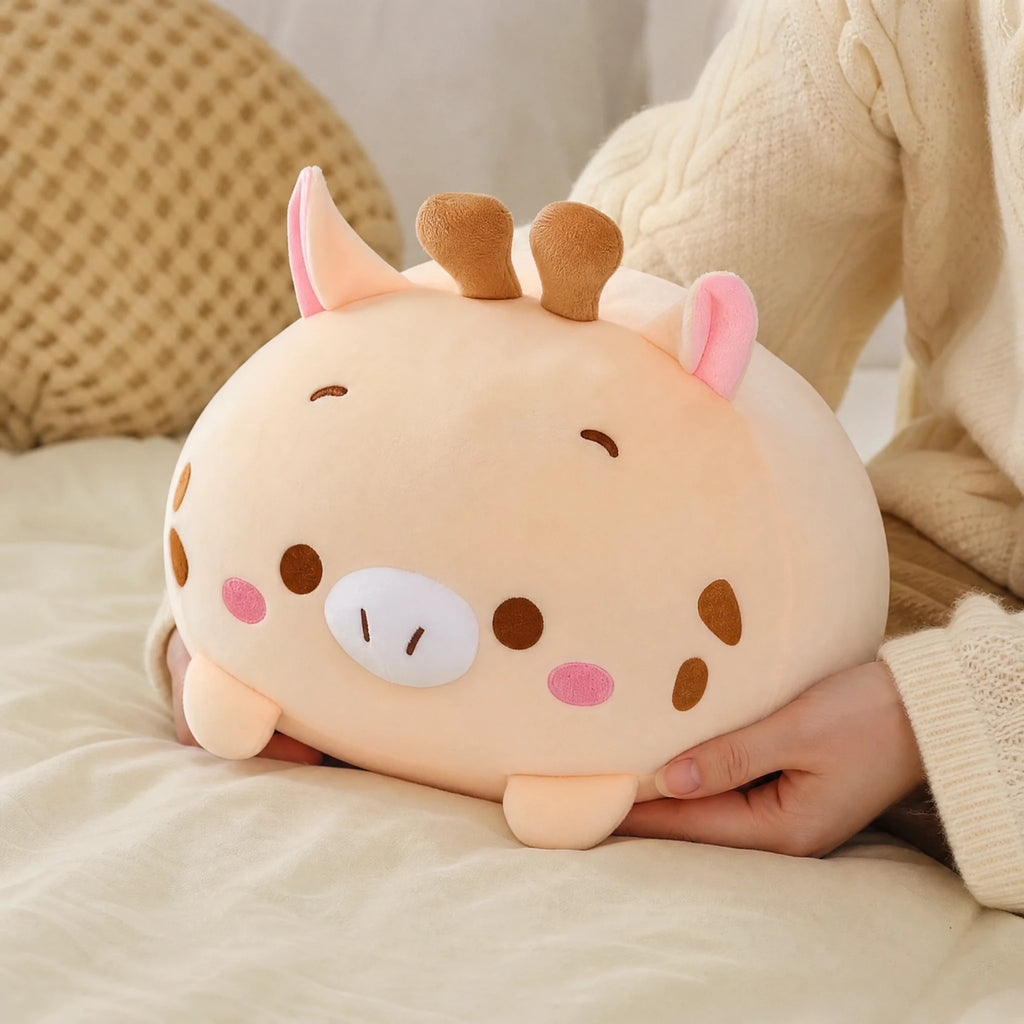 Giraffe Plush Pillow with Embroidered Face and Horns - Utilisation du produit