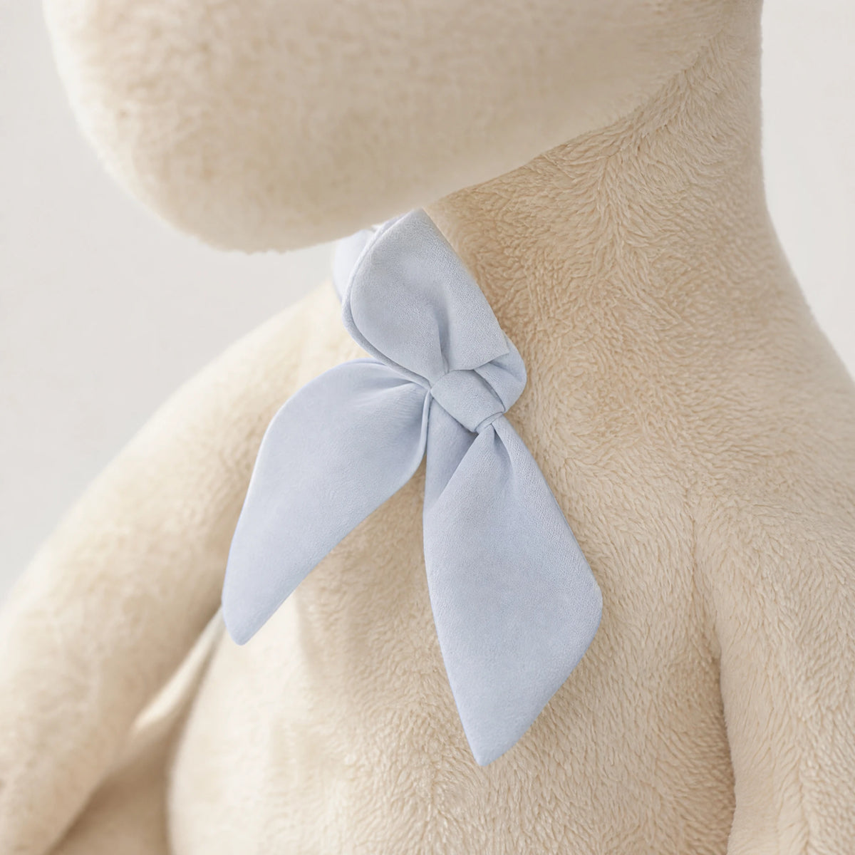 Giraffe Plush with Blue Ribbon and Long Legs - Détail matière